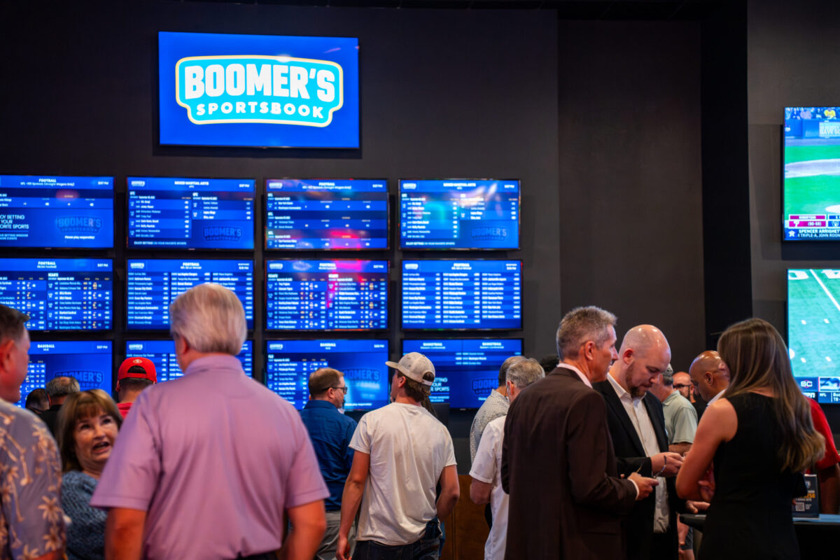 Boomer’s และ Caesars Entertainment เตรียมขอใบอนุญาตให้บริการ Sportsbook