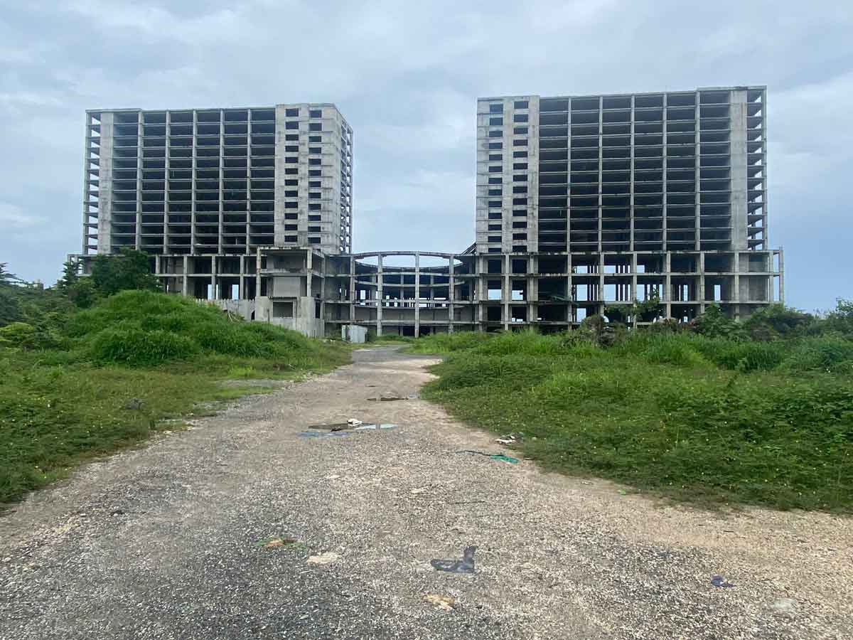 PAGCOR เพิกถอนใบอนุญาตคาสิโนชั่วคราวของ PH Resorts Group ที่เชื่อมโยงกับโครงการรีสอร์ต Emerald Bay ที่หยุดชะงัก