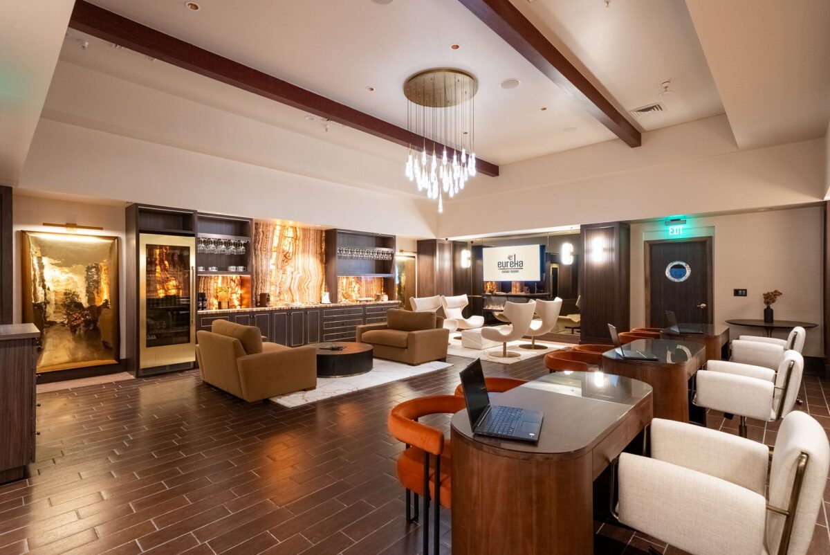 เปิดตัว Onyx Lounge ใหม่ที่ Eureka Casino Resort เมืองเมสกีท รัฐเนวาด้า