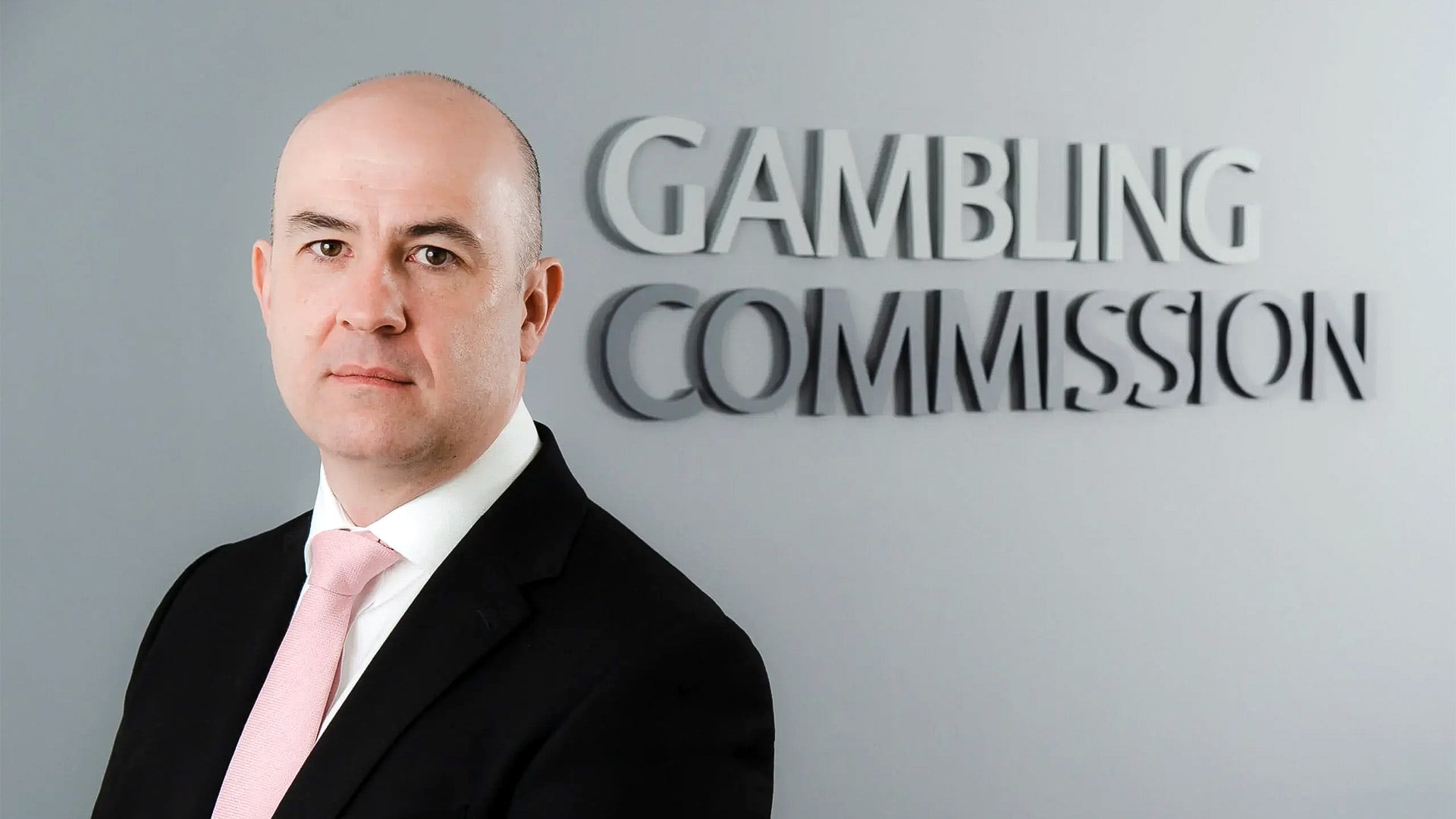 Andrew Rhodes จะลาออกจากตำแหน่ง CEO ของ UK Gambling Commission ในเดือนเมษายน 2026