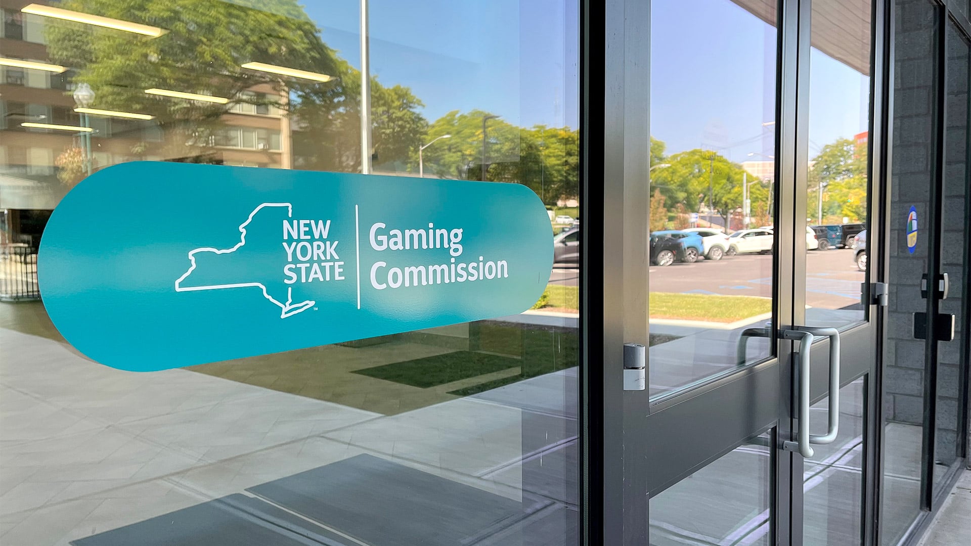 หน่วยงานกำกับดูแลการพนันนิวยอร์กพิจารณาห้ามเดิมพันบางประเภทในกีฬาผสมแนะแข่งกีฬาควบคุม