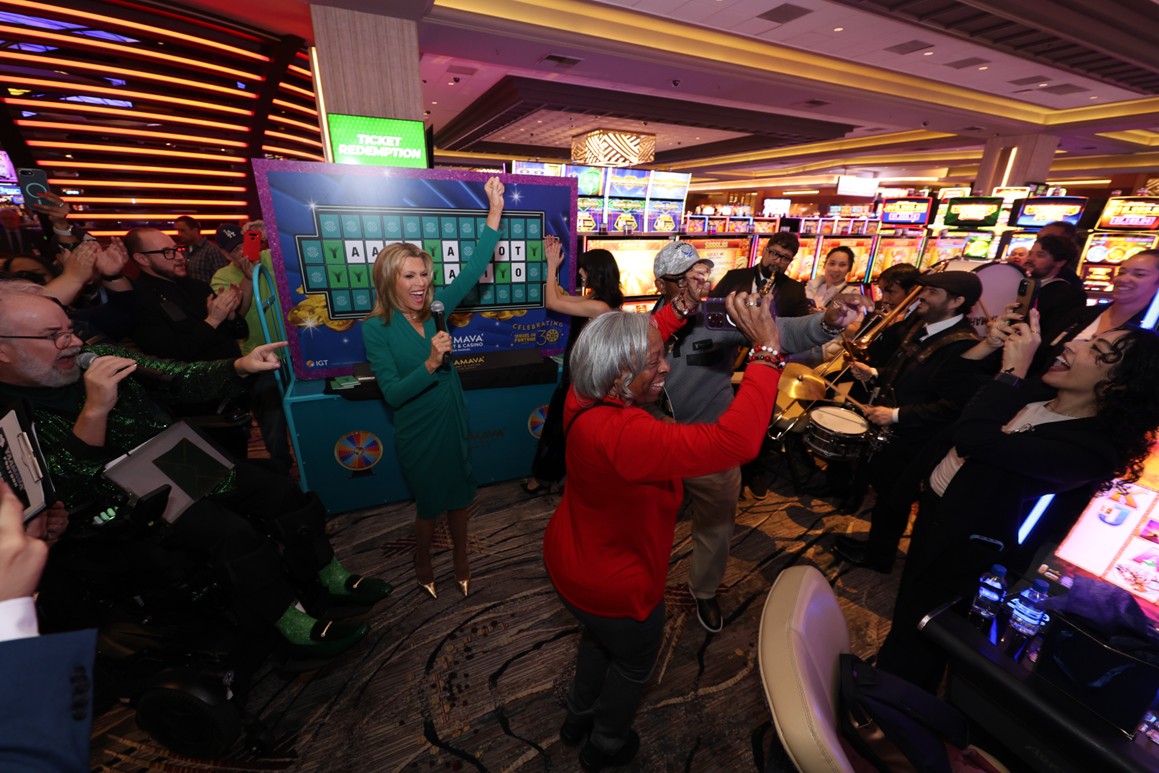 วานนา ไวท์ (Vanna White) ร่วมฉลองครบรอบ 30 ปีเกม Wheel of Fortune Slots ที่ Yaamava’ Resort & Casino