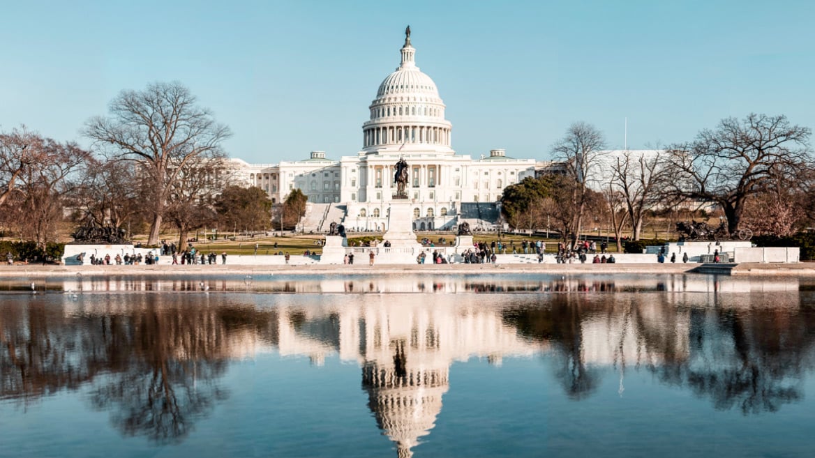 ส.ว.สหรัฐฯ เสนอร่างกฎหมายห้ามเจ้าหน้าที่รัฐเทรดตลาดคาดการณ์