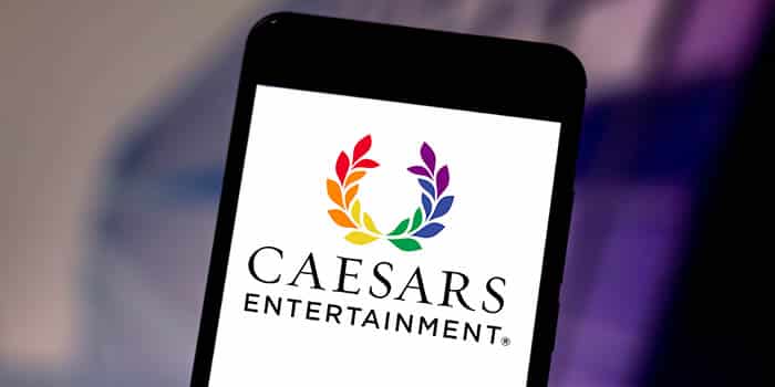 ไม่ใช้ AI! Caesars ดึงตำนาน NFL ‘เคลย์ แมทธิวส์’ เปลี่ยนร่างเป็นมนุษย์ดินในแคมเปญใหม่โฆษณาแอป Sportsbook