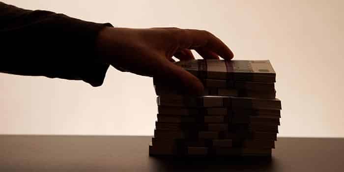 ลูกชายวัย 41 ขโมยเงินแม่ชรา 8.1 แสนดอลลาร์ ไปใช้หนี้พนัน FanDuel